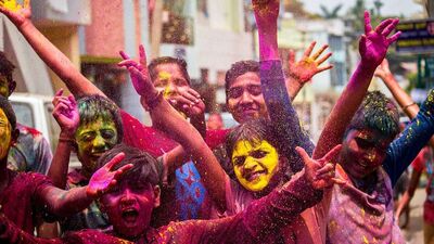 এই উপায়ে হোলির শুভেচ্ছা জানিয়ে প্রিয়জনের মন রাঙিয়ে দিন (Pixabay) এই উপায়ে হোলির শুভেচ্ছা জানিয়ে প্রিয়জনের মন রাঙিয়ে দিন (Pixabay)