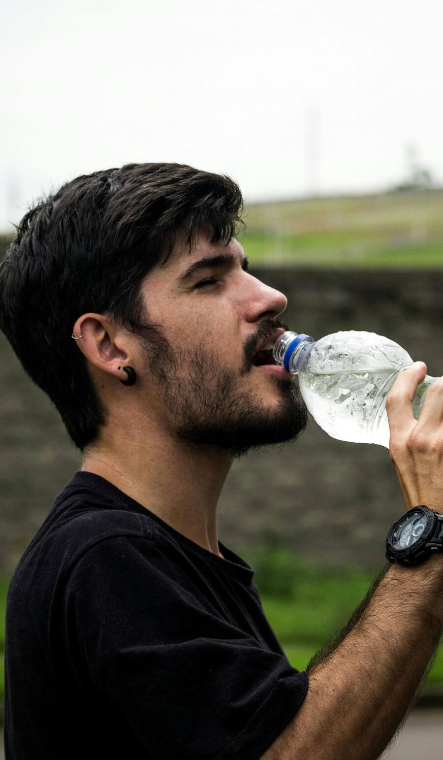 Water Drinking Tips: দাঁড়িয়ে জল পান করলে কোন রোগ হয়?