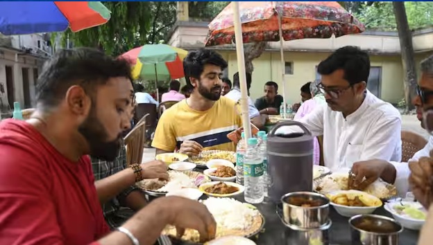 Sohag Chand: ৫০০ পর্ব পার, সোহাগ চাঁদের সেটে জমিয়ে হল পেটপুজো, কী ছিল 