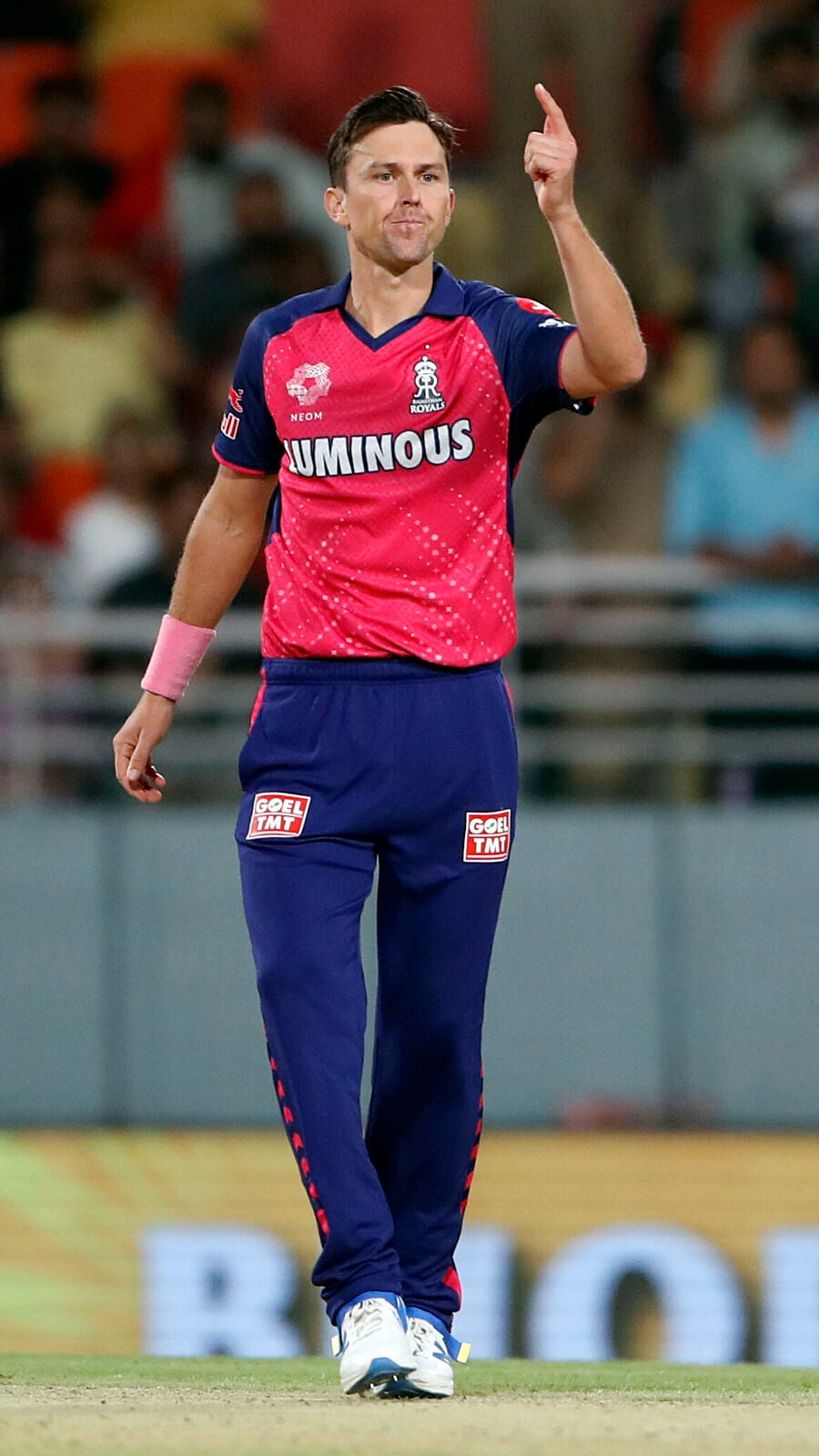 IPL-এর ইতিহাসে প্রথম ওভারে সব থেকে বেশি উইকেট, ভুবির রেকর্ড ভাঙলেন বোল্ট