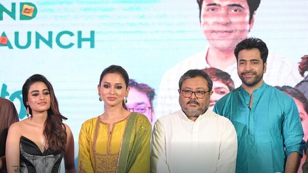 মিমি-আবিরের সঙ্গে আলাপে স্বস্তিকা মিমি-আবিরের সঙ্গে আলাপে স্বস্তিকা