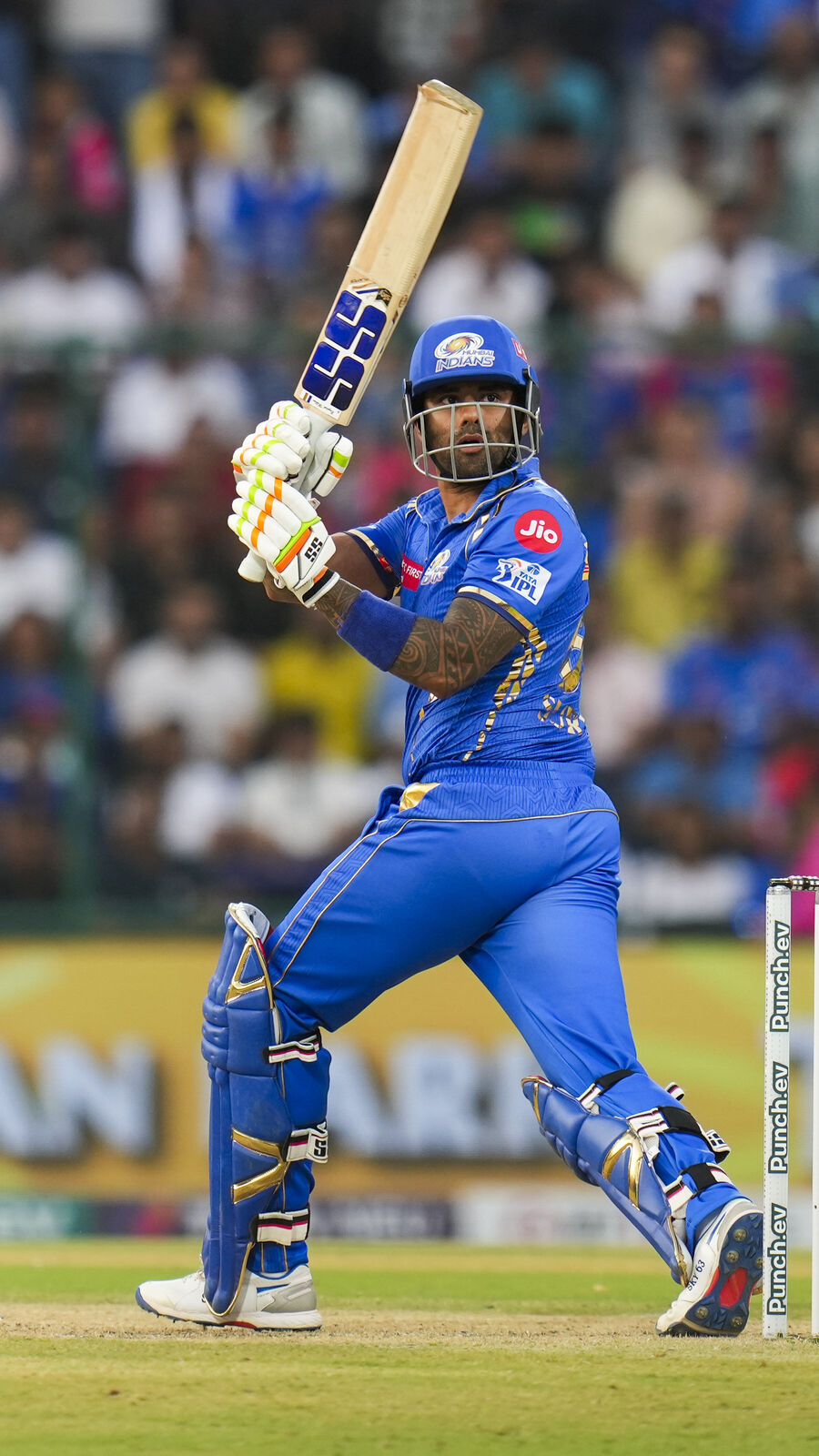 MI-এর পঞ্চম ব্যাটার হিসেবে IPL-এ ছক্কার সেঞ্চুরি সূর্যর, বাকিরা কারা?