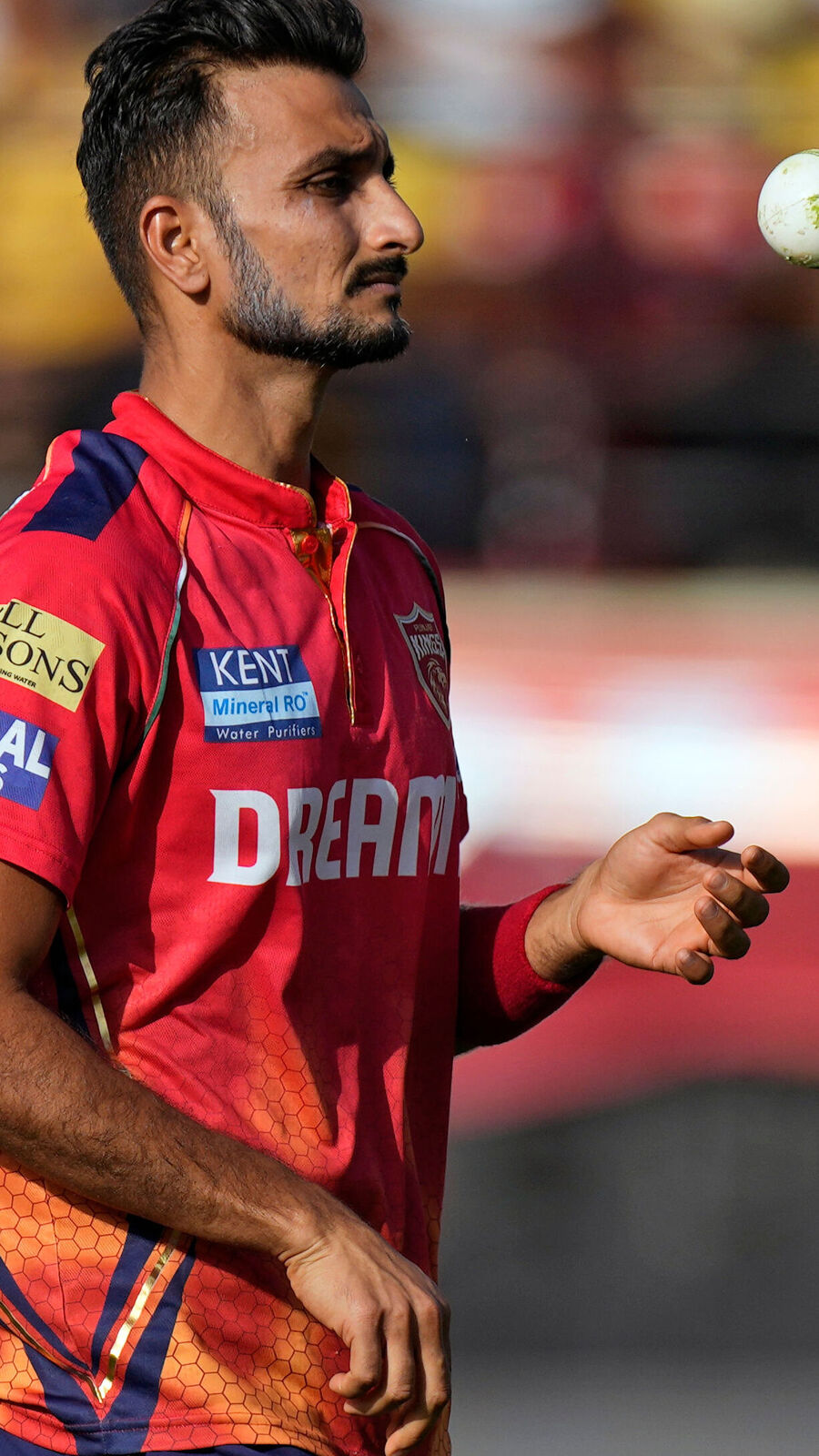 মহেন্দ্র সিং ধোনিকে বারবার বেগ দিয়েছেন হার্ষাল প্যাটেল, অবাক করা পরিসংখ্যান