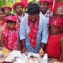 জন্মদিনে প্রচারে বেরিয়ে ‘সারপ্রাইজ’ পেলেন সৃজন, কর্মীদের আবদারে কাটলেন কেক