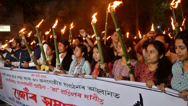Assam Detention Camp: অসমের ডিটেনশন ক্যাম্প থেকে ১৭ বিদেশিকে তাঁদের দেশে পাঠান, কেন্দ্রকে সুপ্রিম নির্দেশ – SC directed centre to deport the 17 foreigners from assam detention camp