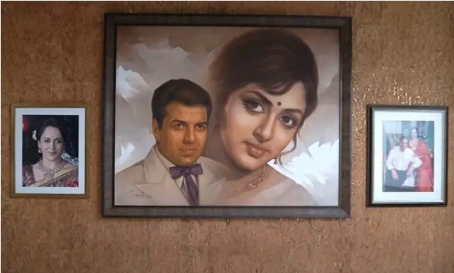 বাড়ির দেওয়ালে নজর কাড়ে হেমা ও ধর্মেন্দ্রর ছবি বাড়ির দেওয়ালে নজর কাড়ে হেমা ও ধর্মেন্দ্রর ছবি
