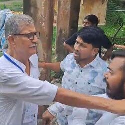 তৃণমূল নেতার সঙ্গে হাতাহাতি বরানগর উপনির্বাচনের বাম প্রার্থী তন্ময় ভট্টাচার্যের