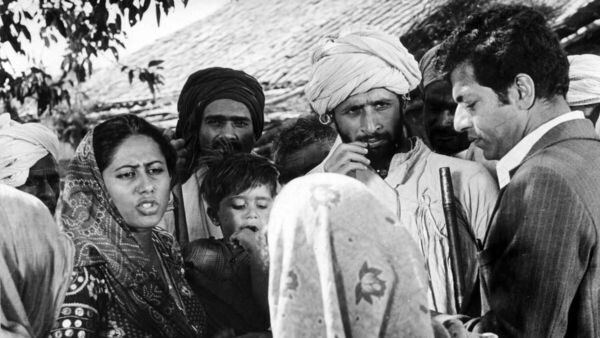Manthan Rerelease on World Milk Day: ৪৮ বছর পর দুগ্ধ দিবসে ফের প্রেক্ষাগৃহে ফিরে এল ‘মন্থন’, সম্মান দিল কান