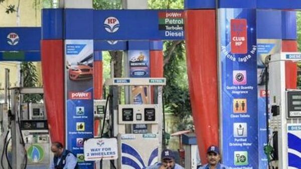 Petrol pump vandalised: খাস কলকাতার বেহালায় পেট্রোল পাম্পে দুষ্কৃতী তাণ্ডব, কর্মীদের মারধর, ভাঙচুর ১২টি গাড়ি