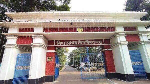 Vidyasagar University: TMC ছাত্র পরিষদের ২ গোষ্ঠীর সংঘর্ষ বিদ্যাসাগর বিশ্ববিদ্যালয়ে, বন্ধ হল ফেস্ট