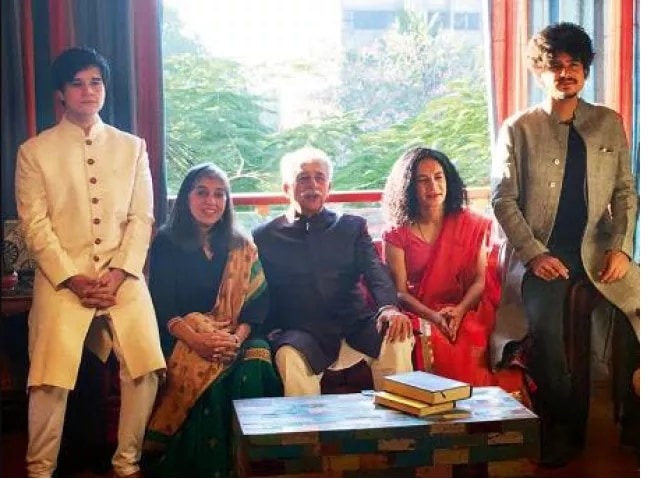 তিন সন্তানের সঙ্গে নাসির ও রত্না তিন সন্তানের সঙ্গে নাসির ও রত্না