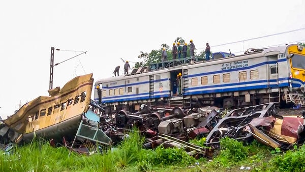 Kanchanjunga Accident Update: টানা তিনদিন নাইট! তারপরেও কাঞ্চনজঙ্ঘা দুর্ঘটনায় যত দোষ মালগাড়ির চালকের?