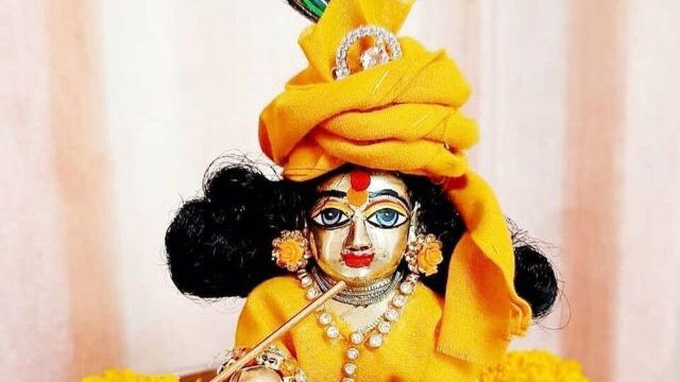 জন্মাষ্টমী ২০২৪ কবে- ২০২৪ সালের জন্মাষ্টমী তিথই পড়ছে ২৬ অগস্ট। দিনটি রয়েছে সোমবার। এমন তিথিতে শ্রীকৃষ্ণের আরাধনায় মাতবে বৃন্দাবন থেকে মথুরা। ব্রজভূমি থেকে শুরু করে মায়াপুর, দ্বারকায় সেদিন উৎসবে মাতবেন ভক্তরা।&nbsp;