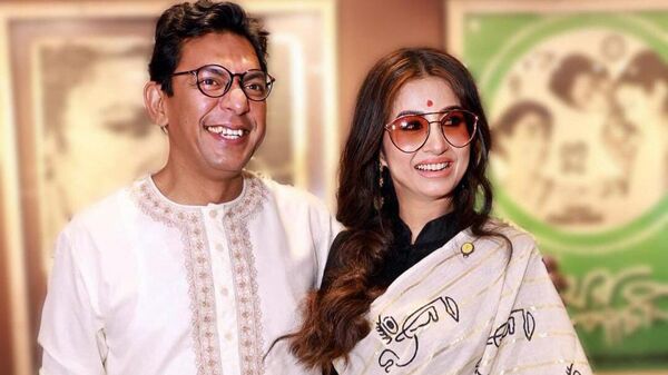 মনামী ঘোষ ও চঞ্চল চৌধুরি (ছবি সৌজন্যে: মনামী ঘোষ/ইনস্টাগ্রাম) মনামী ঘোষ ও চঞ্চল চৌধুরি (ছবি সৌজন্যে: মনামী ঘোষ/ইনস্টাগ্রাম)