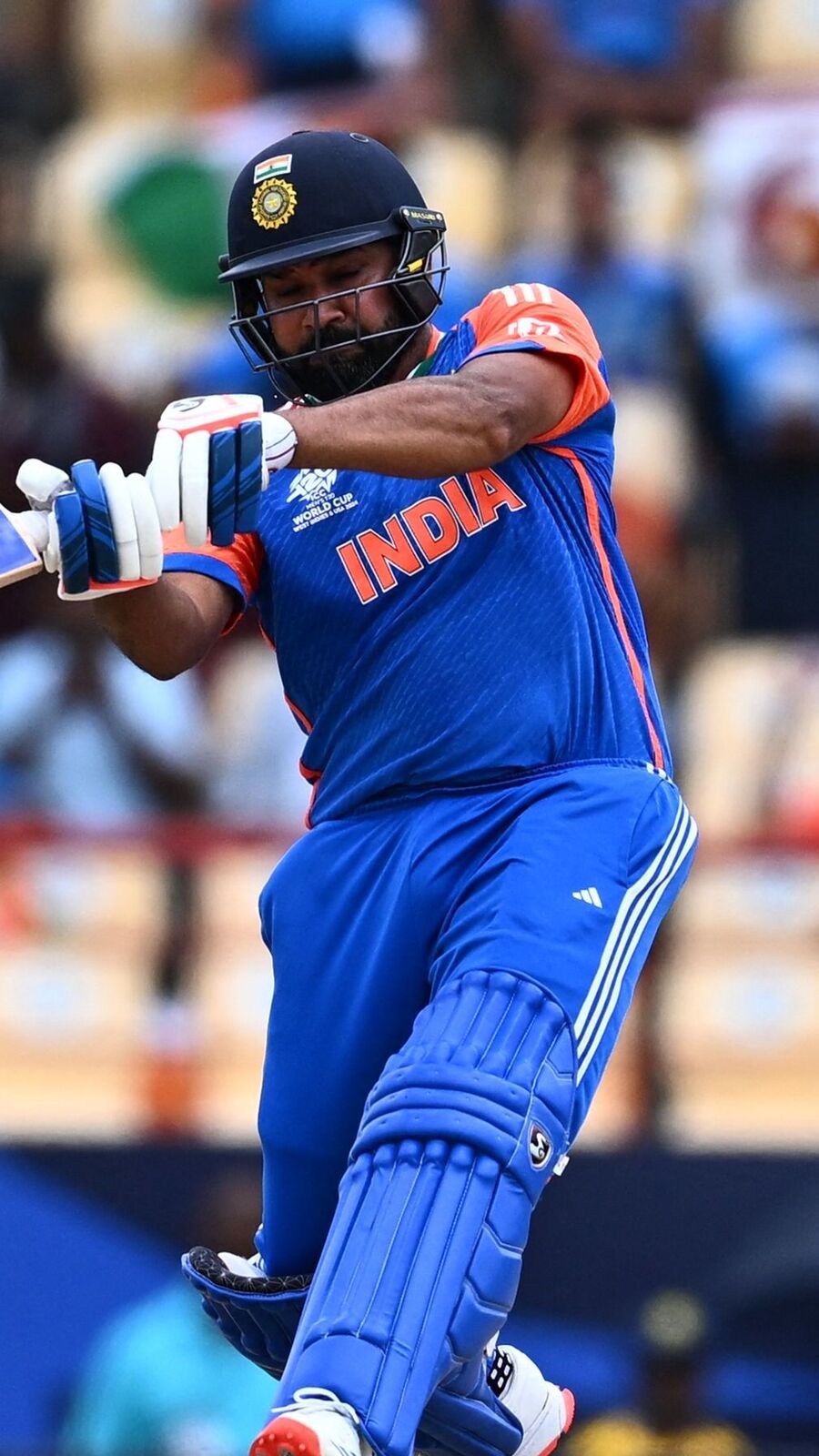 বৃহস্পতিবার টি২০ বিশ্বকাপের সেমিফাইনাল, ভারতকে স্বপ্ন দেখাচ্ছেন হিটম্যান!