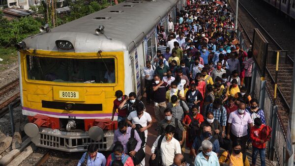 Sealdah Local Train Update: মধ্যমগ্রাম-বিরাটির মাঝে মেরামতির কাজ আপাতত হচ্ছে না, উইকেন্ডে ট্রেন চলাচল থাকবে স্বাভাবিক – train service will be normal in sealdah asindian railways cancels a repaire work in a line near birati