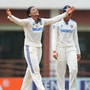 এক ইনিংসে ৮ উইকেট নিয়ে বিশ্ব রেকর্ড স্নেহ রানার, প্রোটিয়াদের কাঁদাচ্ছে ভারত, জেতার অপেক্ষায় হরমনরা। ছবি: পিটিআই