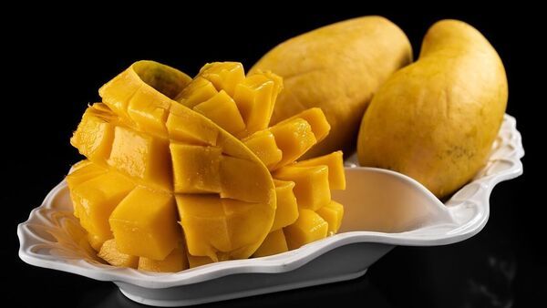 Eating Mango at Night: রাতে আম খান? জানেন কি এর ঠিক কেমন প্রভাব পড়ে শরীরে? পরের বার খাওয়ার আগে জানুন