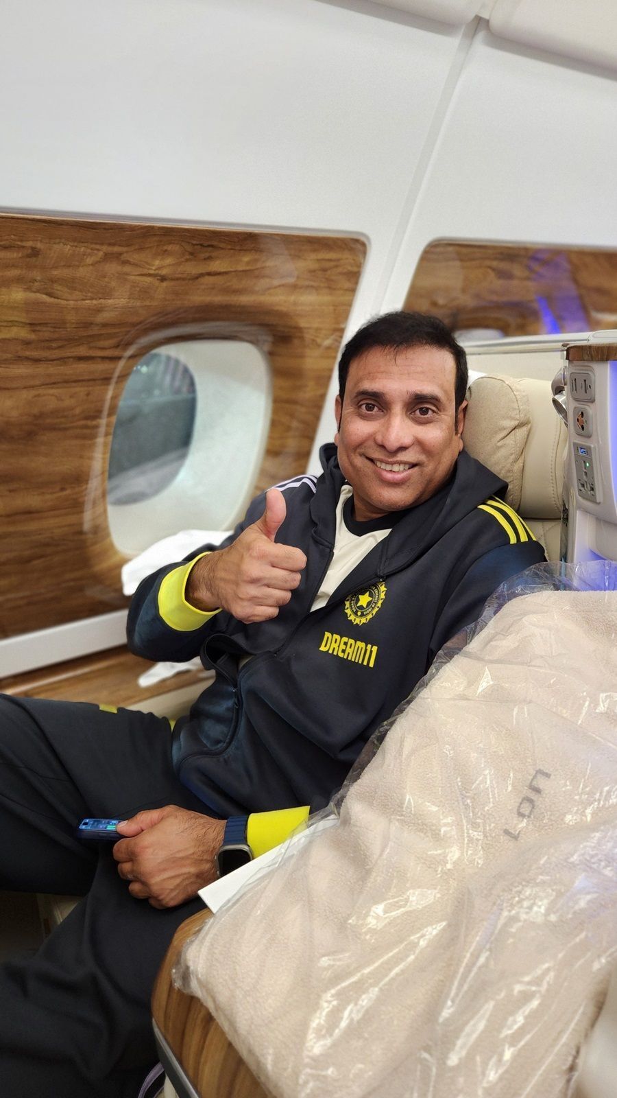 বিশ্বকাপ জিতে রোহিতরা এখনও দেশে ফেরেননি, রিয়ানদের নিয়ে জিম্বাবোয়ে গেলেন লক্ষ্মণ