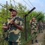 বিএসএফের পাহারা। (PTI Photo) (PTI) বিএসএফের পাহারা। (PTI Photo) (PTI)