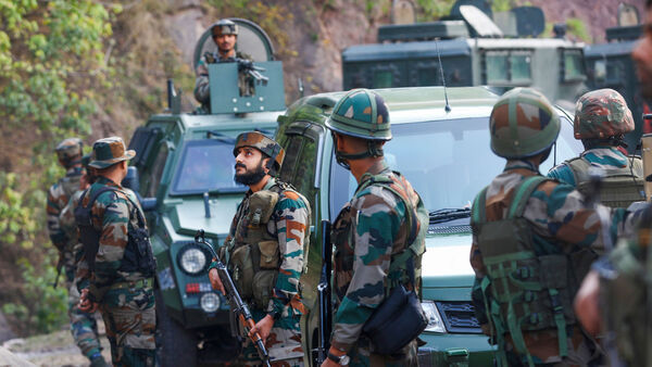 Terrorist attack on Army: জম্মু ও কাশ্মীরের কাঠুয়ায় সেনার গাড়ি লক্ষ্য করে জঙ্গি-হানা! দুই পক্ষের গুলির লড়াই জারি – Terrorist attack On army vehicle in jammu and kashmir s kathua