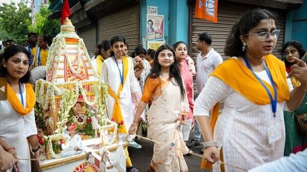 অদিতির গানের স্কুলের রথ অদিতির গানের স্কুলের রথ