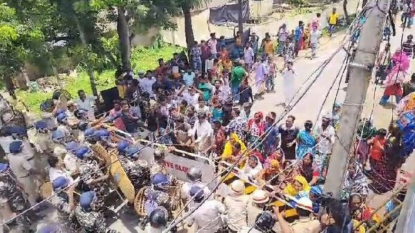 Youth beaten by police: চোর সন্দেহে থানায় নিয়ে গিয়ে মারধর, মৃত্যু যুবকের, পুলিশকে ঘিরে তুমুল বিক্ষোভ