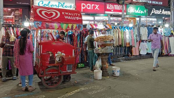 Kolkata Hawker Free Zone: কলকাতার ৫৮টি রাস্তার মোড়ে হকার নয়, ভেন্ডিং কমিটির রিপোর্ট কি লাগু হবে এবার?