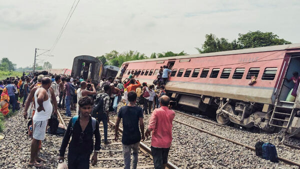 4 Dead in Train Accident Latest Update: ফের দুর্ঘটনার কবলে রেল, অসমগামী এক্সপ্রেস ট্রেন লাইনচ্যুত হয়ে মৃত ৪, আহত ২০